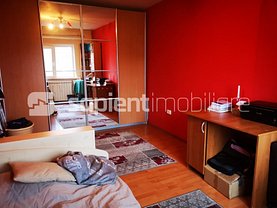 Apartament de vânzare 4 camere în Oradea, Decebal