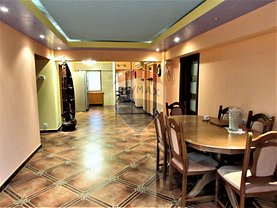 Apartament de vânzare 4 camere în Codlea, Central