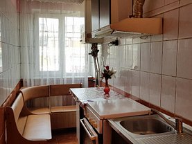 Apartament de vânzare 2 camere în Targu-Jiu, 9 Mai
