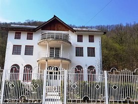 Casa 15 camere în Targu-Jiu, Central