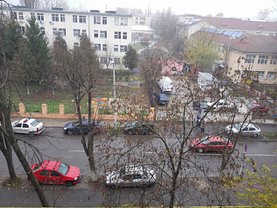 Apartament de vânzare 3 camere în Calarasi, Central
