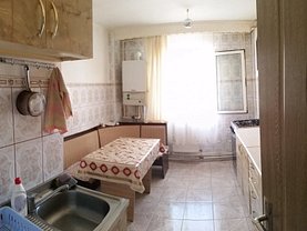 Apartament de vânzare 3 camere în Bacau, Milcov