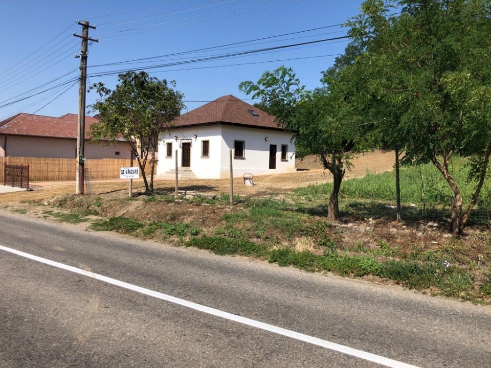 Casă de vânzare casa vila cu 5 camere de vanzare in Leordeni judetul