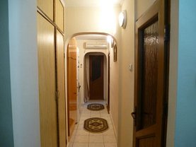 Apartament de vânzare 3 camere în Tulcea, E3