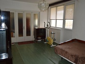 Apartament de vânzare 3 camere, în Oradea, zona Rogerius