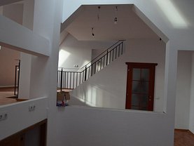 Apartament de vânzare 3 camere, în Oradea, zona Central