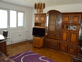 Apartament de vânzare sau de închiriat 3 camere, în Oradea, zona Rogerius
