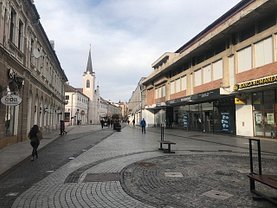 Închiriere spaţiu comercial