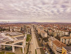 Vânzare spaţiu comercial