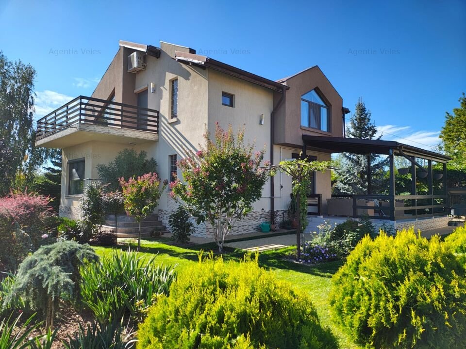 TARGOVISTE-PRISEACA vila individuala, eleganta, cu o gradina de vis!