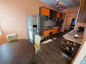 Apartament de închiriat 3 camere, în Cluj-Napoca, zona Mănăştur