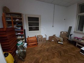 Închiriere spaţiu comercial