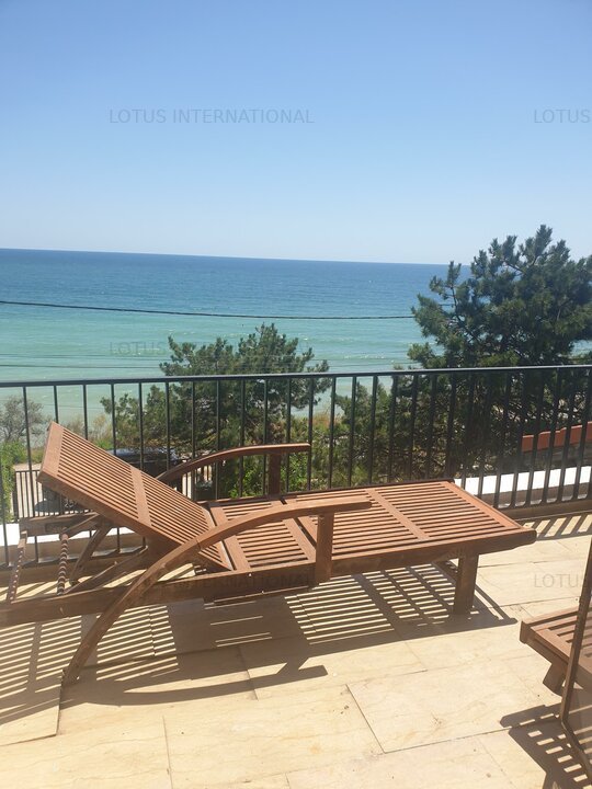 Vila probabil unica, vedere directa Mare