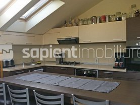 Apartament de vânzare 3 camere, în Sanmartin