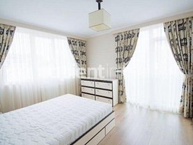 Apartament de vânzare 3 camere, în Oradea, zona Decebal