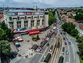 Închiriere spaţiu comercial