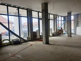 Vânzare spaţiu comercial