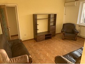 Apartament de vânzare 3 camere, în Bucureşti, zona Titan