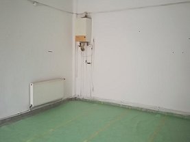 Închiriere spaţiu comercial
