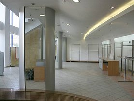 Vânzare spaţiu comercial