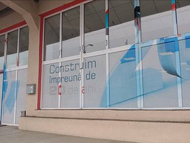 Închiriere spaţiu comercial
