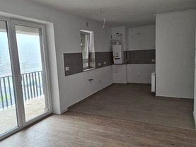 Apartament de vânzare 2 camere, în Braşov, zona Tractorul
