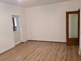 Apartament de închiriat 2 camere, în Braşov, zona Răcădău