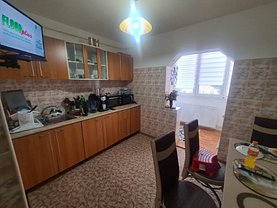 Apartament de vanzare 3 camere, în Brasov, zona Triaj