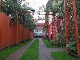 Casa de vânzare 7 camere, în Brasov, zona Florilor