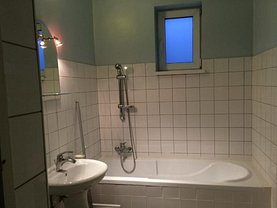 Casa de închiriat 5 camere, în Braşov, zona Dârste