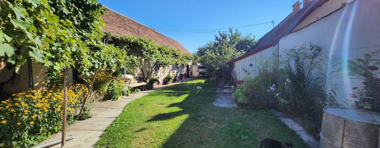 Casa , constructie din caramida 1960, 5 camere, suprafata teren 1930 mp