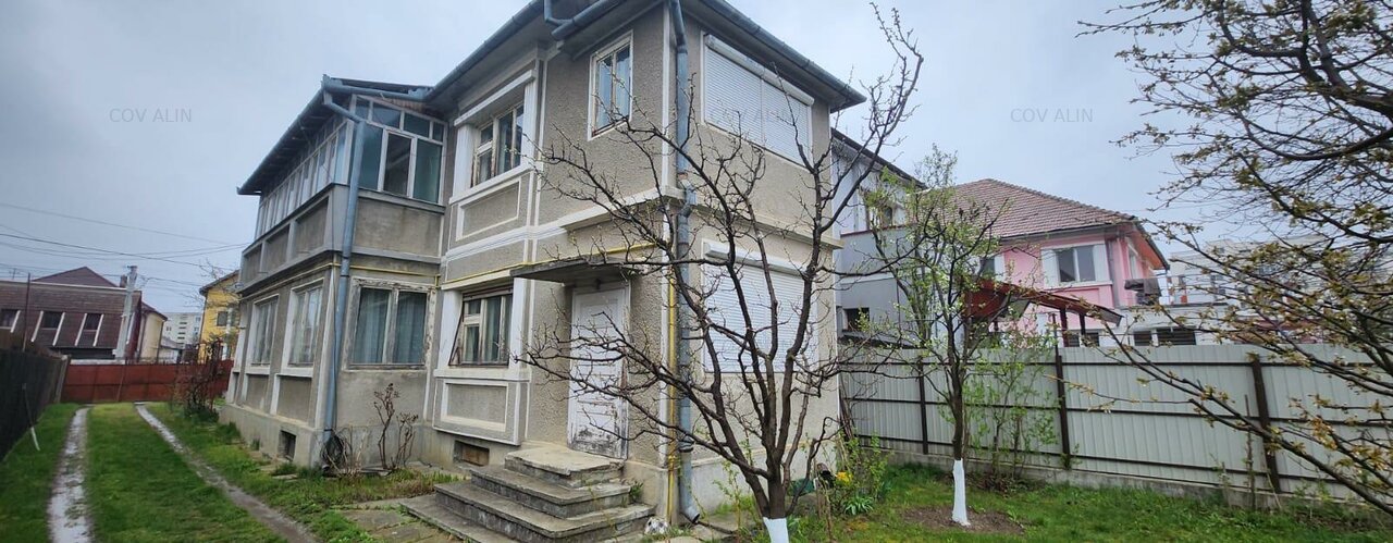 Casa tip duplex, S+P+E, 4 camere, garaj, teren 1193 mp, Fagaras.