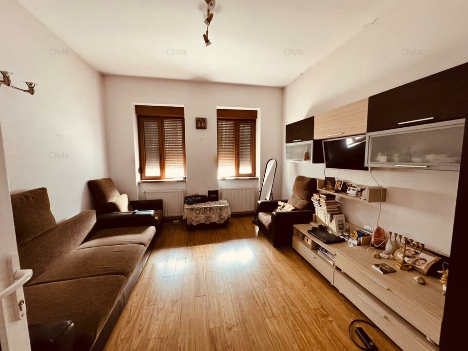 Casa de vanzare in zona Iosefin -Mangalia (curte+gradina)