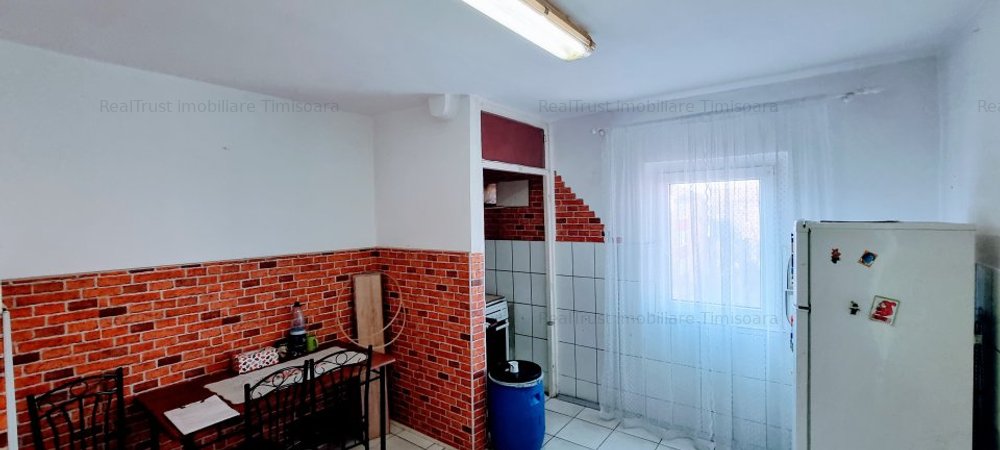Apartament confort 1, Aradului, spațios, bucătărie mare, balcon, baie cu geam - imaginea 0 + 1