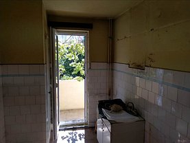 Apartament de vânzare 3 camere, în Brasov, zona Florilor