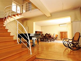 Casa de închiriat 6 camere, în Iasi, zona Central