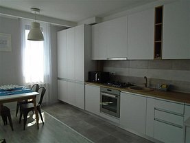 Apartament de închiriat 3 camere, în Arad, zona Polivalentă