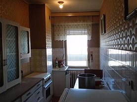 Apartament de vânzare 4 camere, în Arad, zona Polivalenta