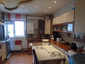 Apartament de vânzare 4 camere, în Arad, zona Aurel Vlaicu