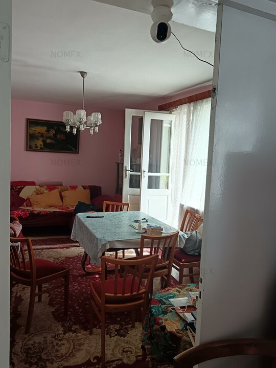 Apartament 4 camere, Damb