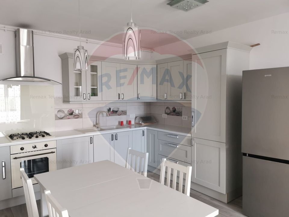 Inchiriere apartament 3 camere Bloc NOU Ultracentral in Chisineu Cris