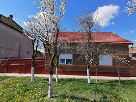 Casa de vânzare 4 camere, în Chişineu-Criş, zona Sud