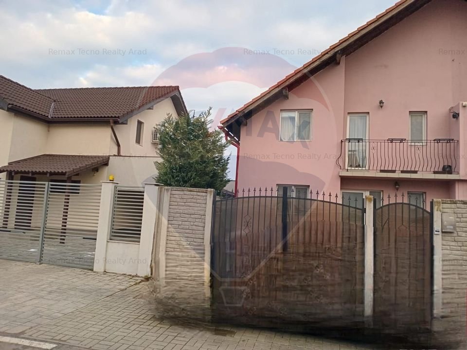 SE VINDE O SUPERBA VILA DUPLEX IN VIA CARMINA!!