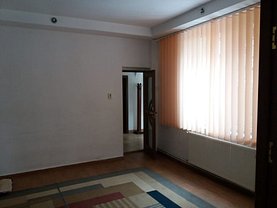 Casa de închiriat 4 camere, în Constanţa, zona Casa de Cultură