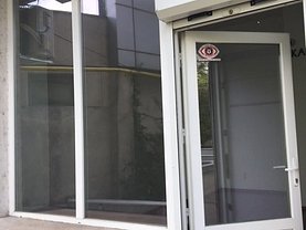 Închiriere spaţiu comercial