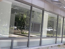 Închiriere spaţiu comercial
