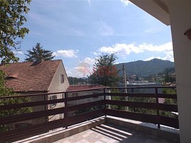 Apartament de închiriat 3 camere, în Braşov, zona Central