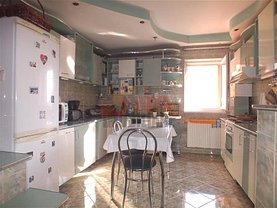 Apartament de vânzare 4 camere, în Braşov, zona Gării
