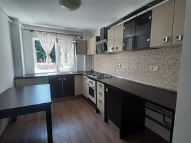 Apartament de vânzare 4 camere, în Braşov, zona Răcădău
