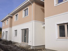 Casa de vânzare 3 camere, în Dumbrăviţa
